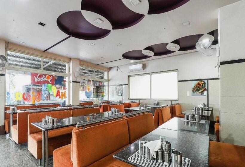 Oyo Flagship Hotel Honest