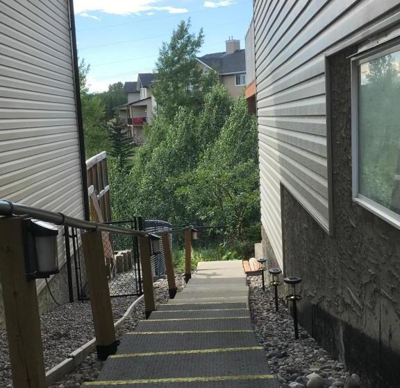بنسيون 民宿ann S House In Calgary