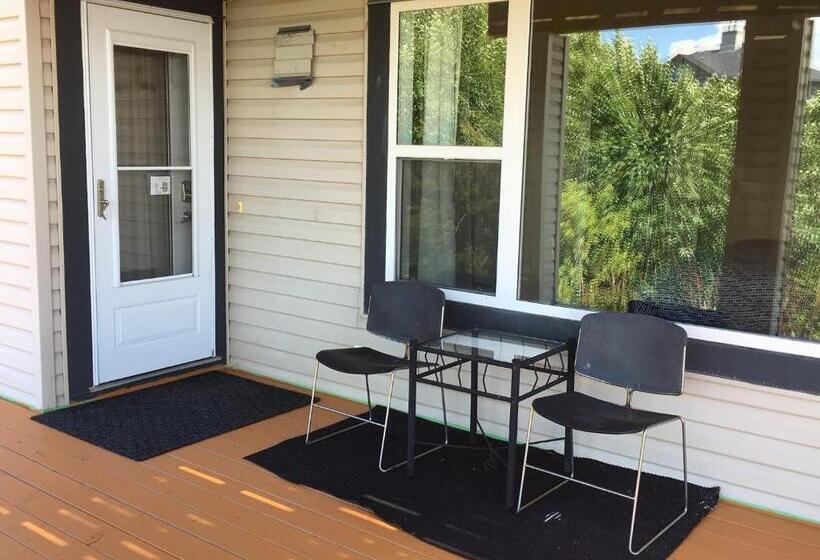 بنسيون 民宿ann S House In Calgary
