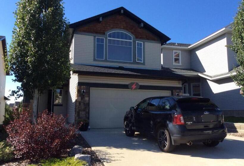 بنسيون 民宿ann S House In Calgary
