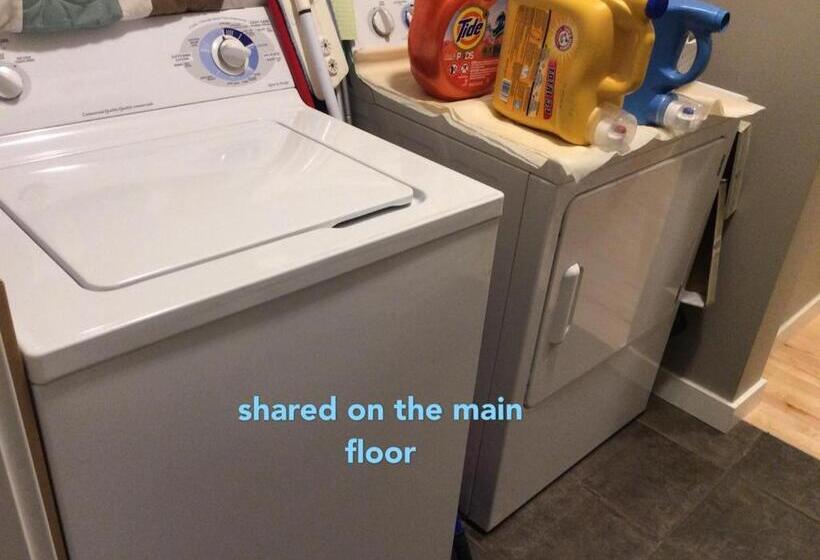 بنسيون 民宿ann S House In Calgary