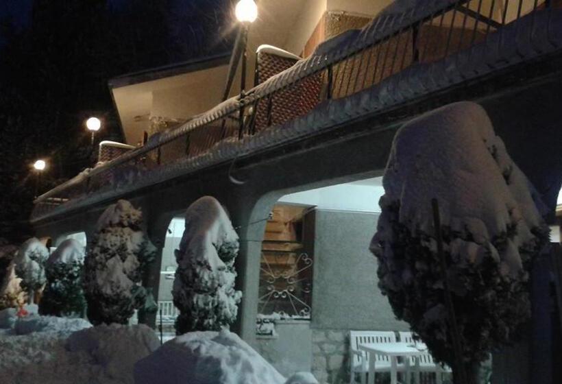 펜션 Bellavista   Appartamenti & Affittacamere Sul Lago Di Scanno   Senza Colazione