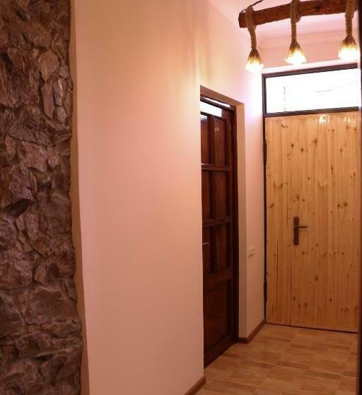 پانسیون Legend Guest House
