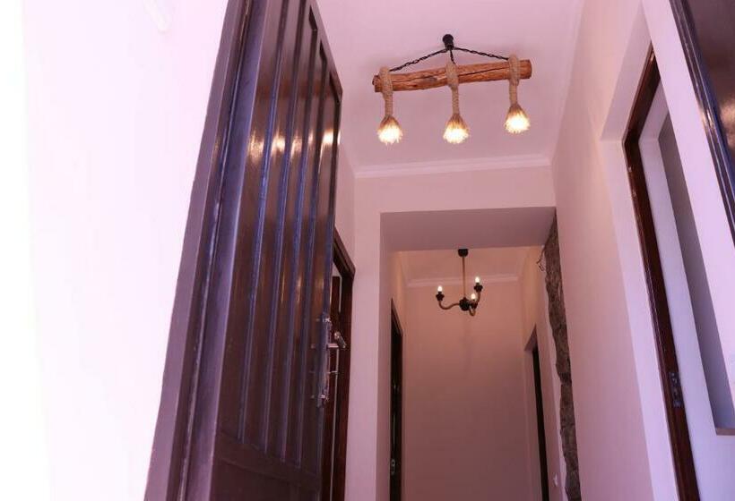 פנסיון Legend Guest House