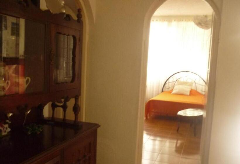 بنسيون Mandarina Hostal