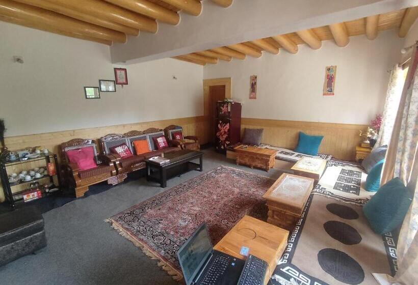 Pensão Streamlet Homestay