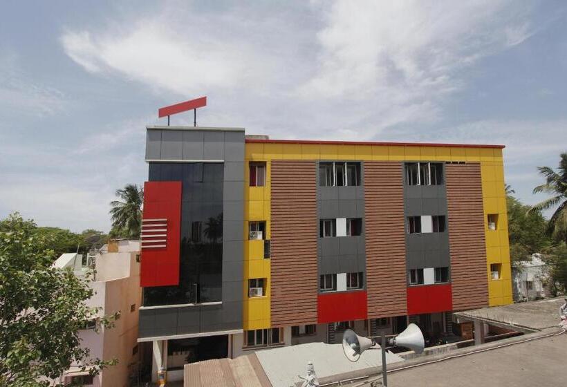 Spot On 43123 Hotel Ss Park