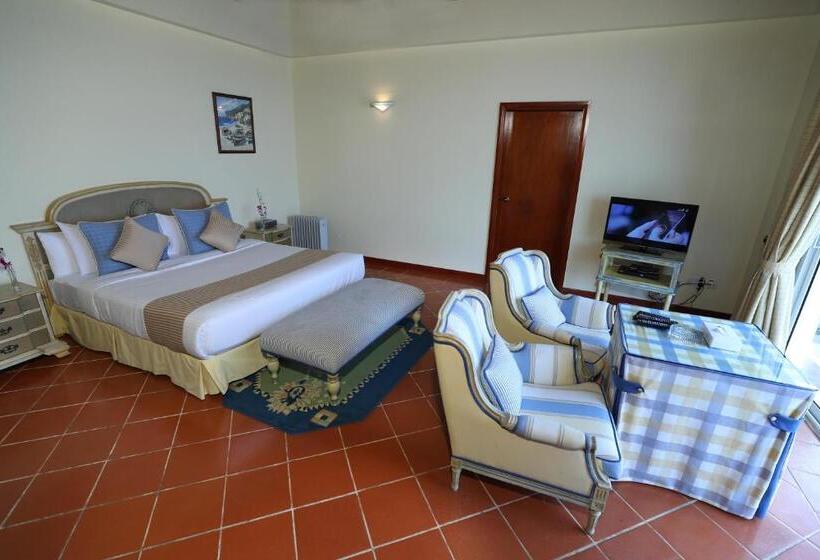 Albander Hotel & Resort