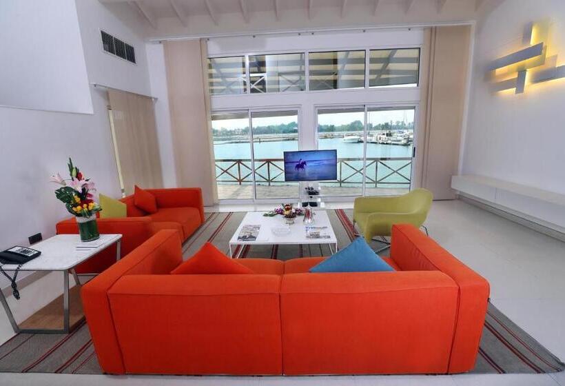 Albander Hotel & Resort