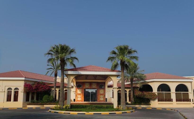 Albander Hotel & Resort