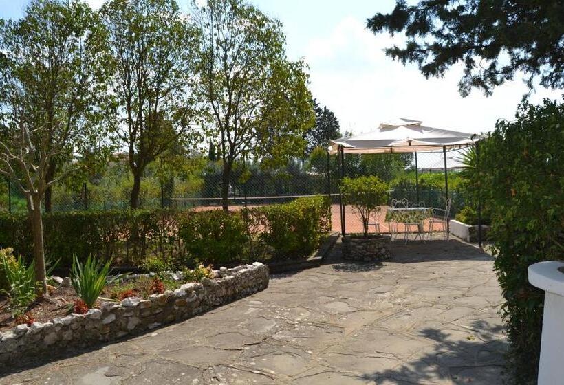 Appartamento Con Piscina E Tennis