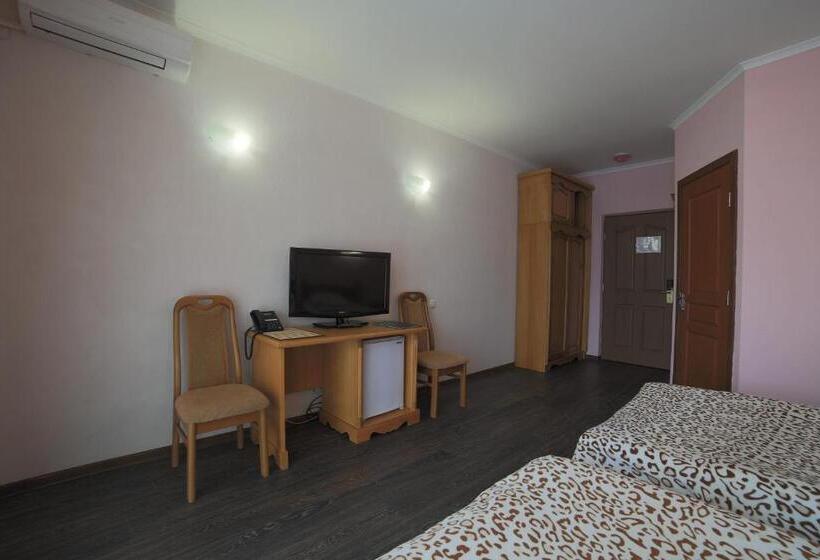 هتل сонячна долина готель фортеця