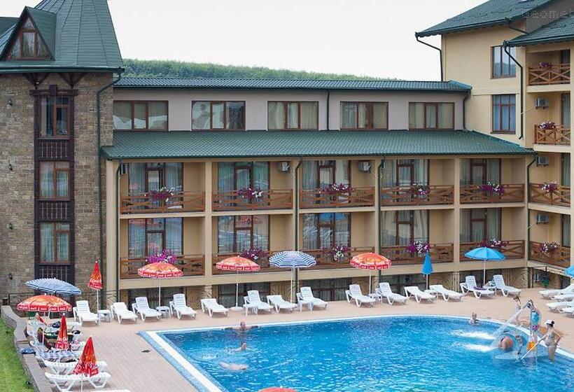 هتل сонячна долина готель фортеця