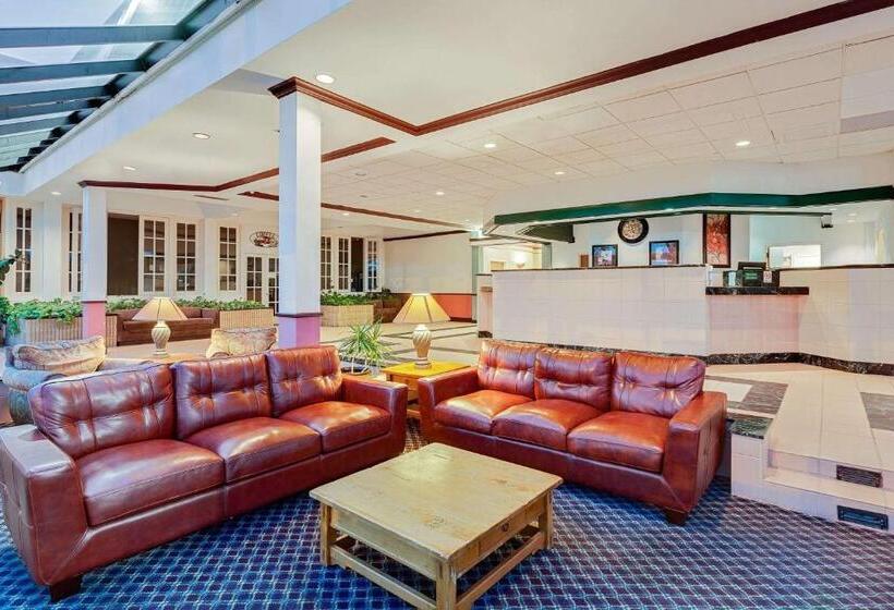 호텔 Days Inn By Wyndham Bay City