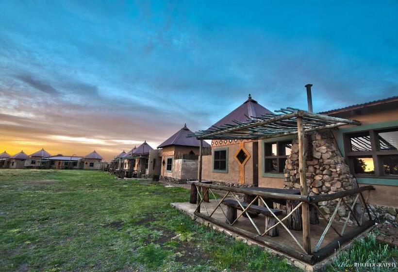 בית מלון כפרי Emoya Basotho Lodge