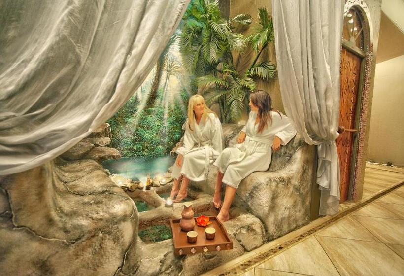 בית מלון כפרי Emoya Basotho Lodge