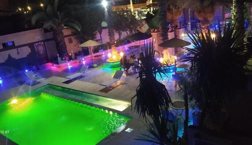 هتل Hôtel La Vallée Des Oiseaux