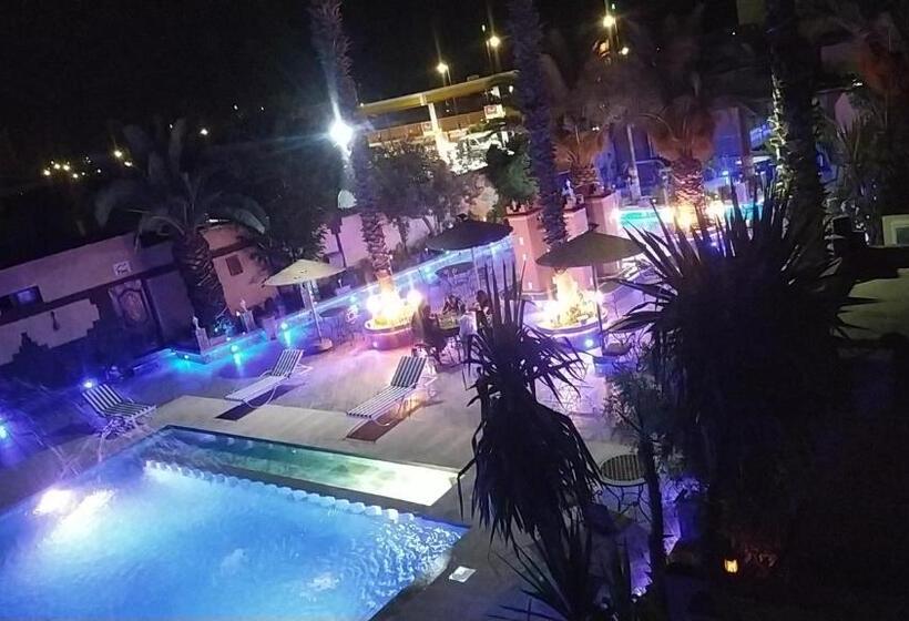 هتل Hôtel La Vallée Des Oiseaux