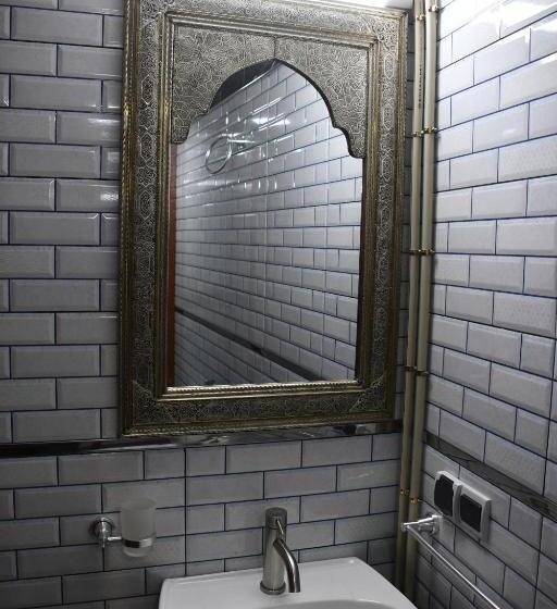 هتل Hôtel La Vallée Des Oiseaux