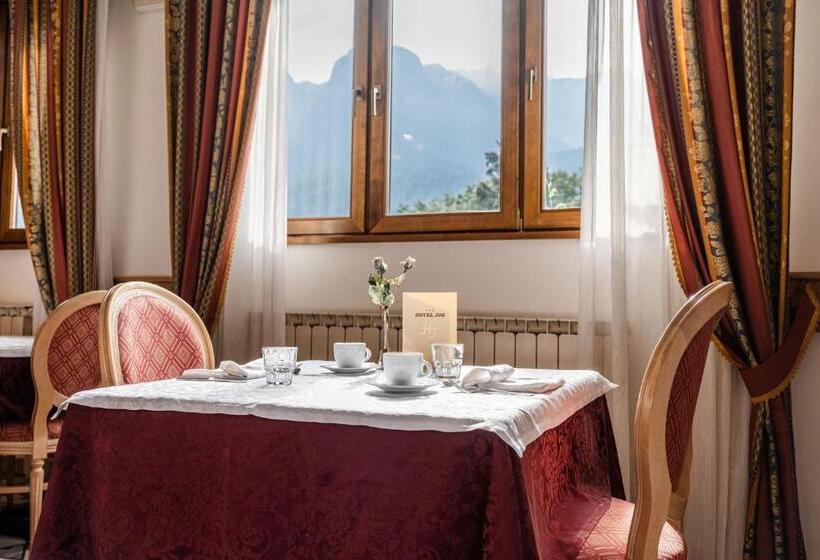 בית מלון כפרי Job