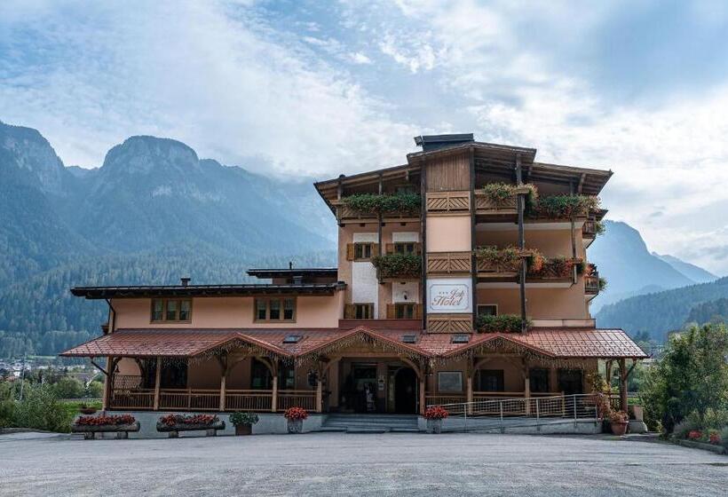 בית מלון כפרי Job