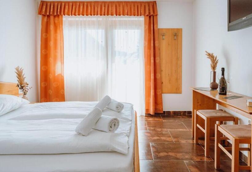 هتل Lukov Dom Kope