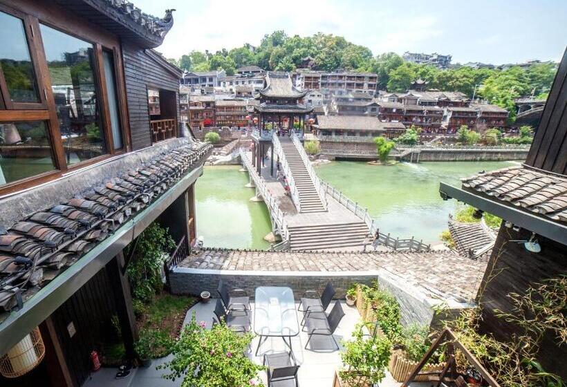 بنسيون Fenghuang Slowly Time Inn