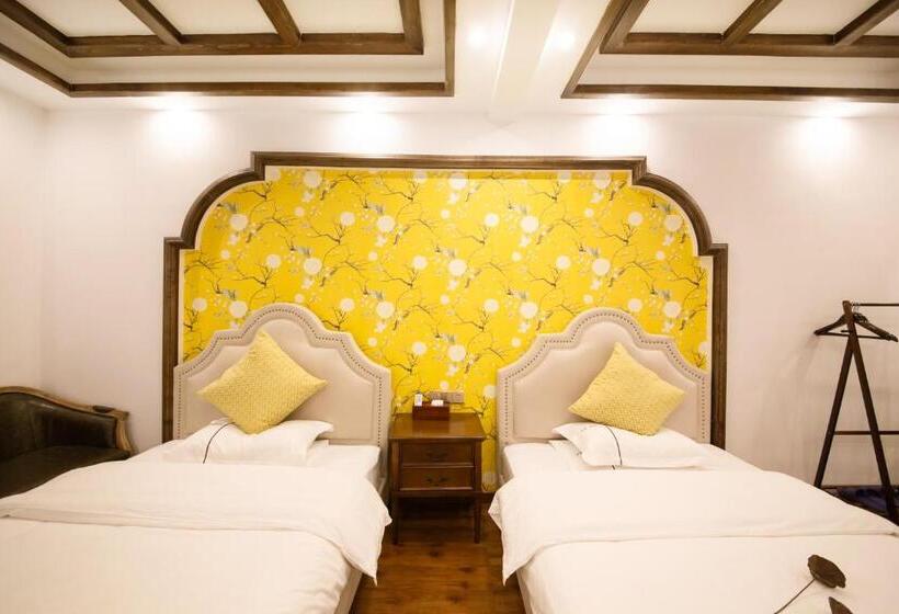 بنسيون Fenghuang Slowly Time Inn
