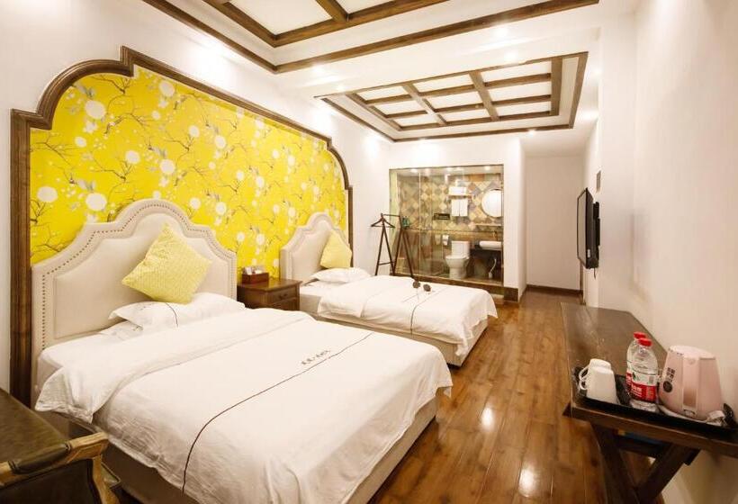 بنسيون Fenghuang Slowly Time Inn