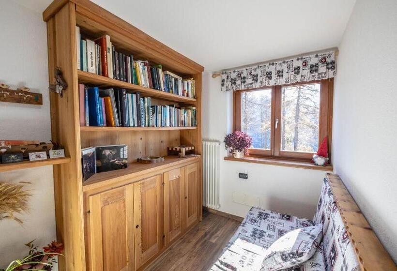 بنسيون Le Coin Des Mélèzes   Nature, Trek & Ski