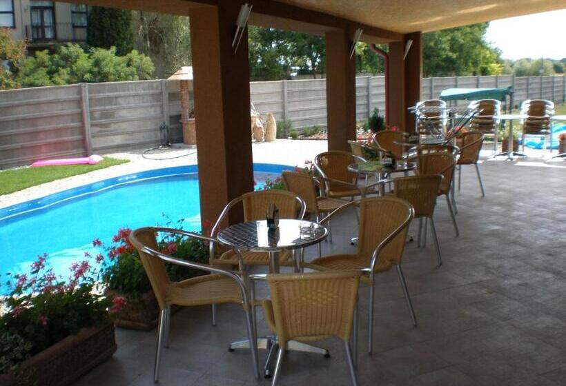 פנסיון Penzión One