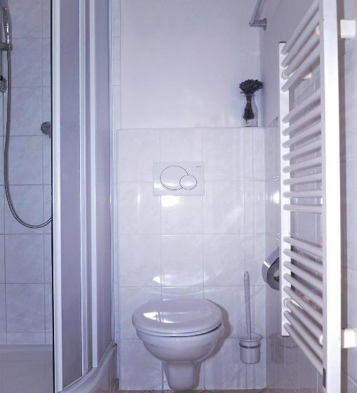 ペンション Penzion A Restaurace Sokolí Boudy