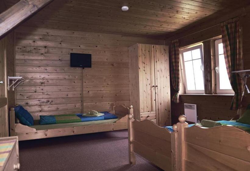 ペンション Penzion A Restaurace Sokolí Boudy