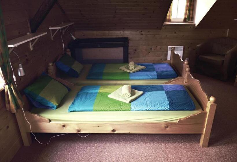 ペンション Penzion A Restaurace Sokolí Boudy