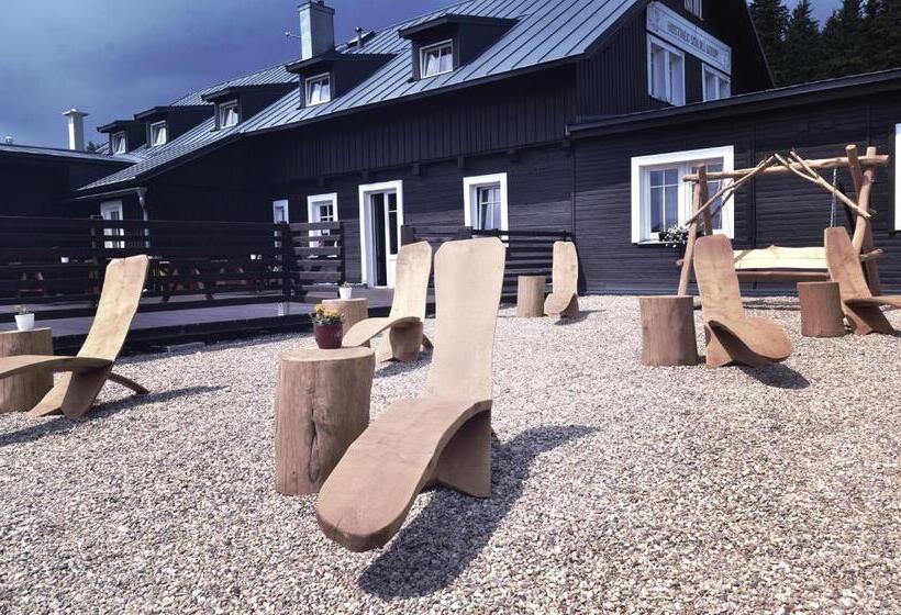 ペンション Penzion A Restaurace Sokolí Boudy