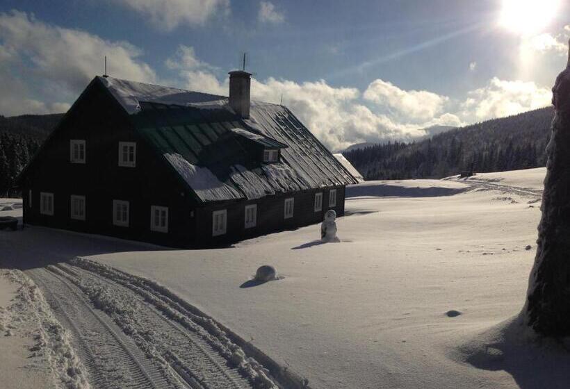 ペンション Penzion A Restaurace Sokolí Boudy