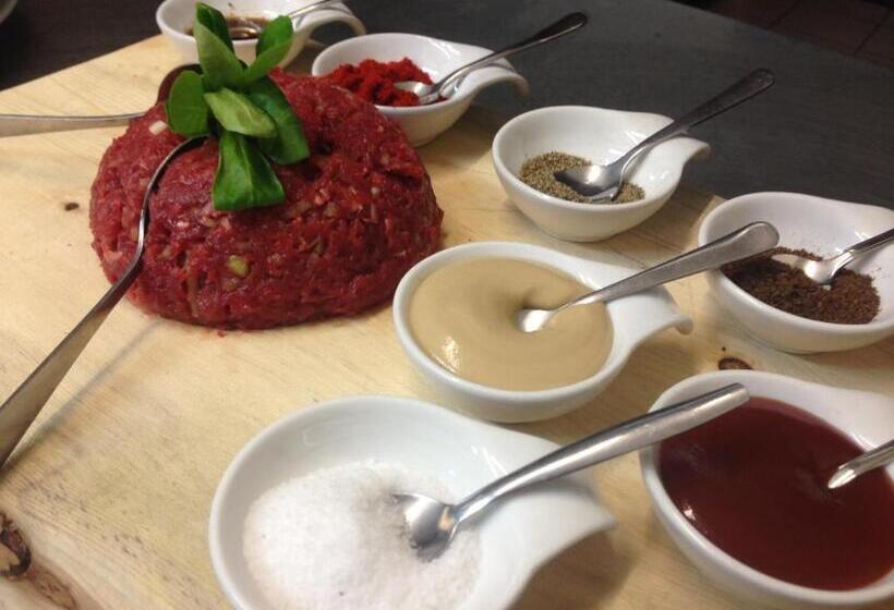 ペンション Penzion A Restaurace Sokolí Boudy