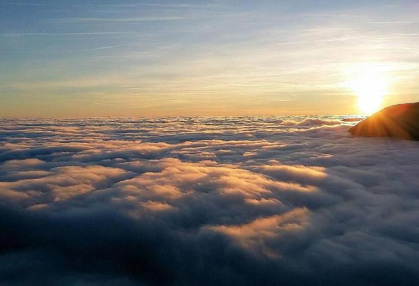 ペンション Penzion A Restaurace Sokolí Boudy