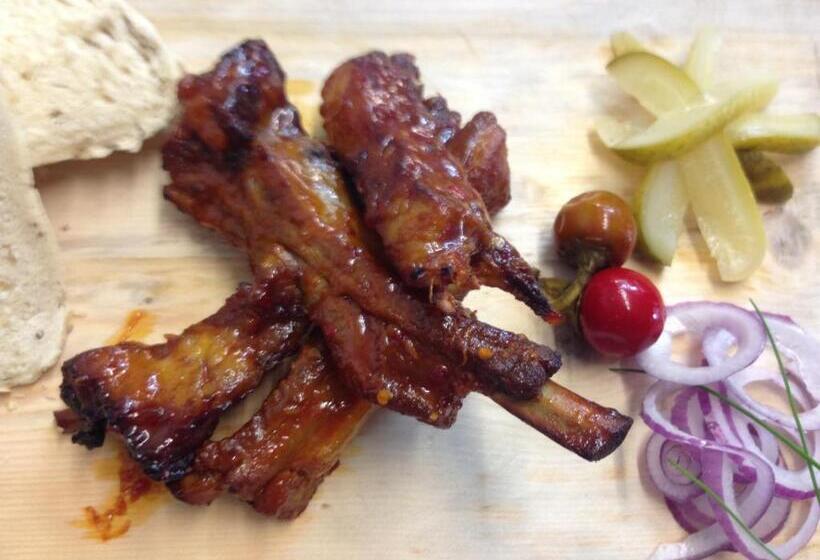 ペンション Penzion A Restaurace Sokolí Boudy