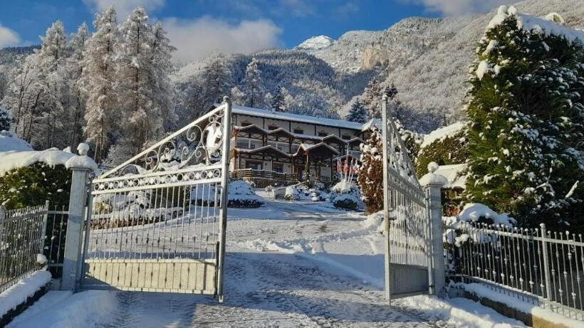 فندق Ristorante Scoiattolo