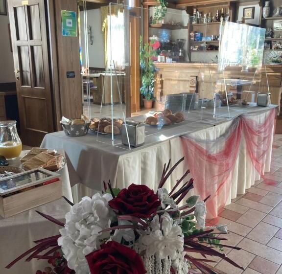 فندق Ristorante Scoiattolo