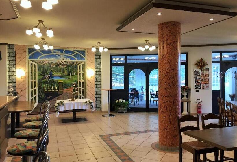 فندق Ristorante Scoiattolo