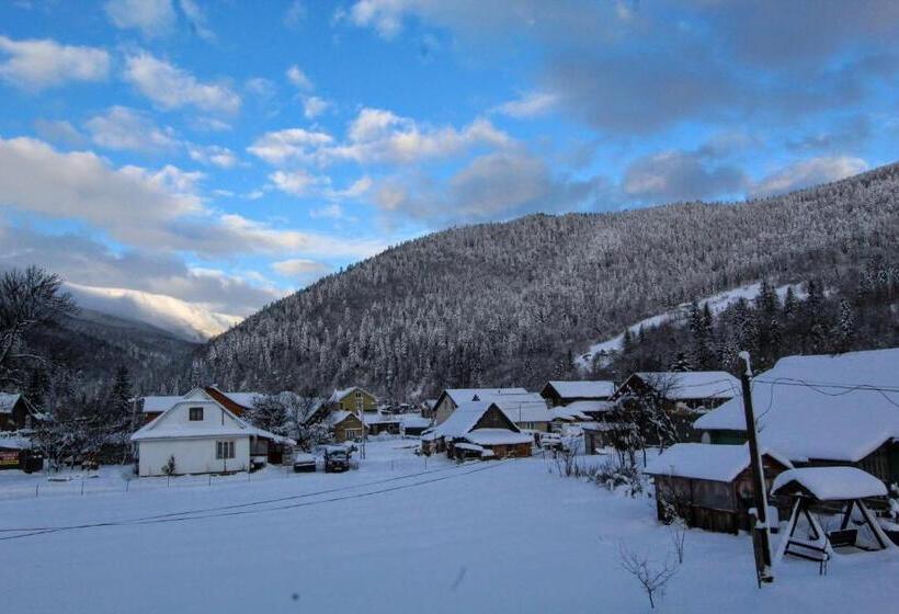 هاستل затишний готель едем