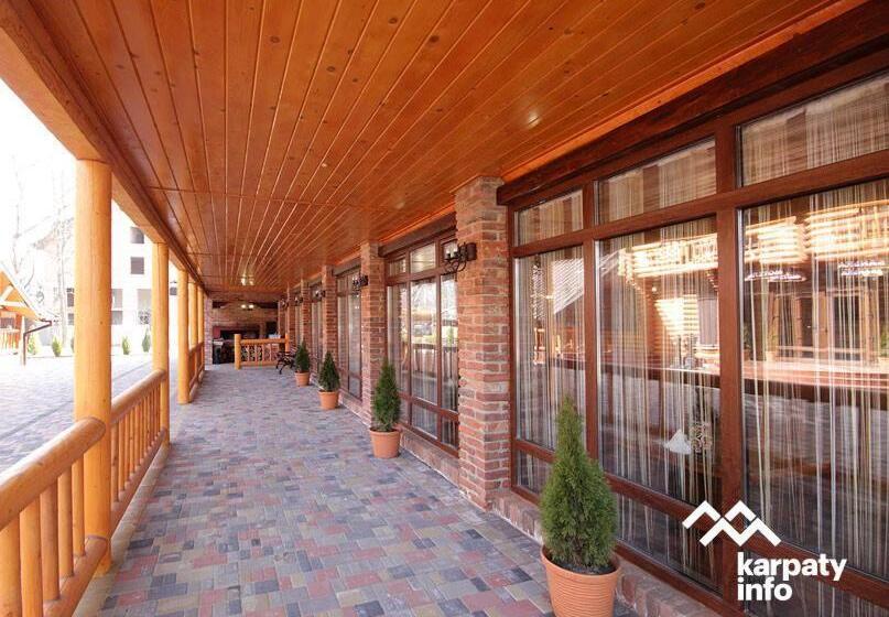 Auberge Hôtelière батярський двір