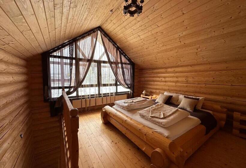 فندق صغير батярський двір