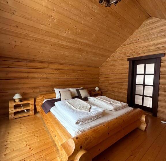 فندق صغير батярський двір