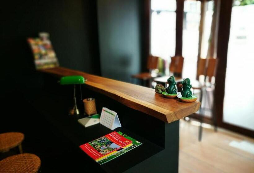 فندق صغير Ashi Poshtel