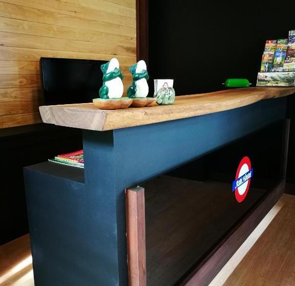 فندق صغير Ashi Poshtel