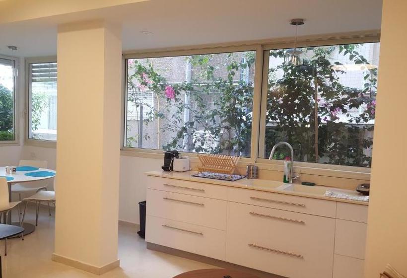 Beach And Park Apartment