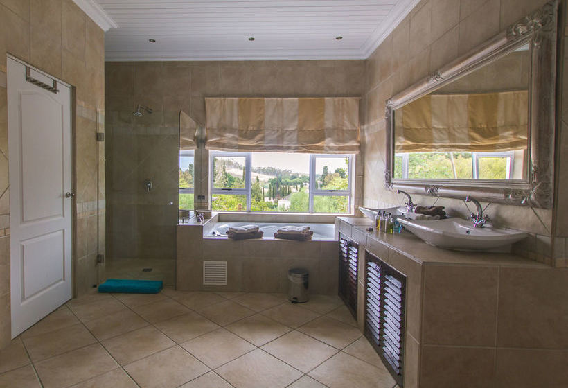 مبيت وإفطار African Tulip Guesthouse